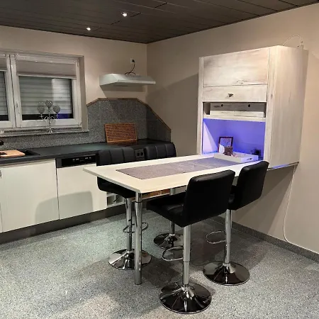 Cozy 2-room Non-smoking * בנסהיים