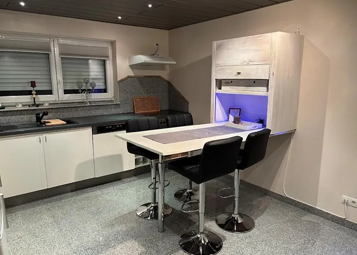 Cozy 2-room Non-smoking * בנסהיים